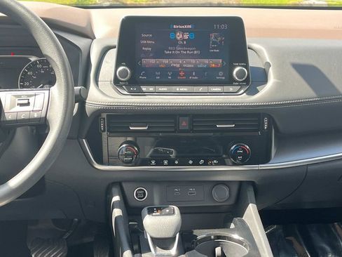 Used 2022 Nissan Rogue SV image 15