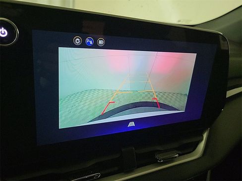 Used 2025 Chevrolet Equinox LT image 16