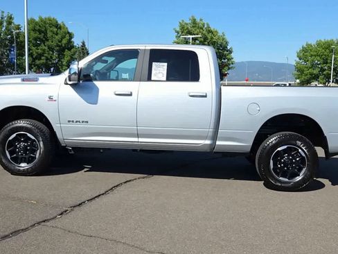 Used 2026 RAM 2500 Laramie AWD/4WD image 5