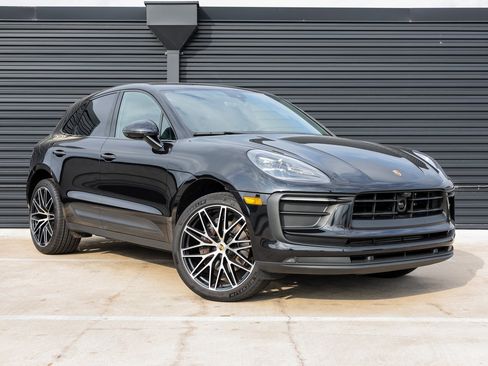 Certified 2024 Porsche Macan image 9