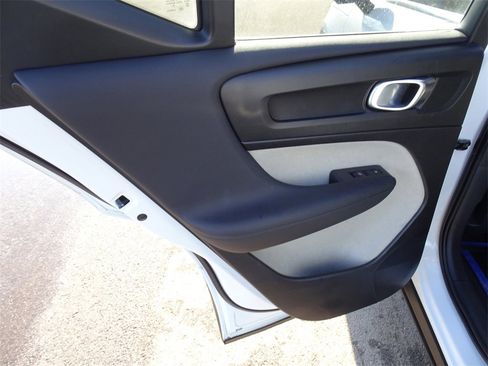 Used 2019 Volvo XC40 T5 Inscription image 15