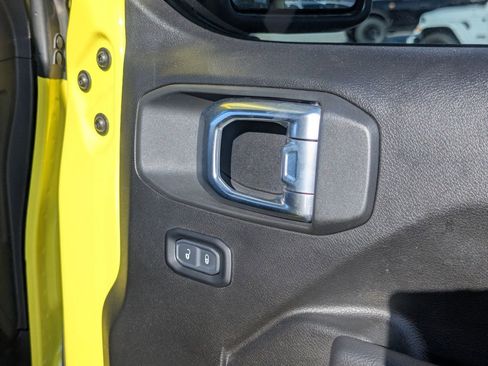 Used 2023 Jeep Wrangler Unlimited w/ Convenience Group AWD/4WD image 36