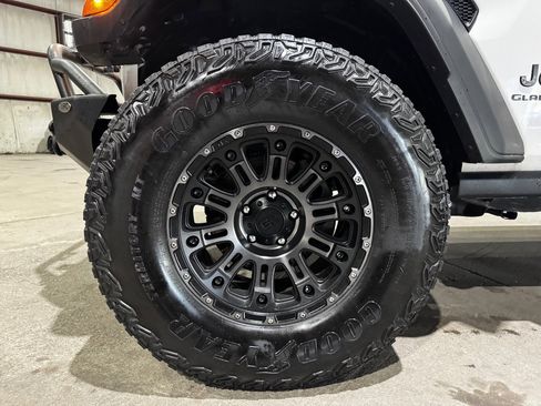 Used 2020 Jeep Gladiator Sport image 33