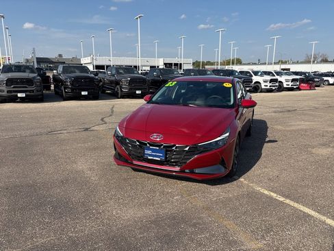Certified 2023 Hyundai Elantra Limited w/ Preferred Accessory Package image 1