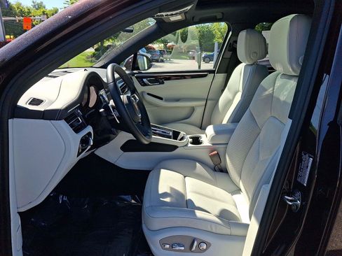 Used 2023 Porsche Macan AWD/4WD image 14