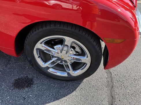 Used 2004 Chevrolet SSR w/ Preferred Equipment Group RWD image 10