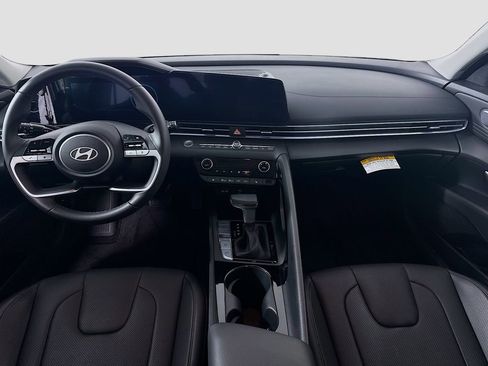 Certified 2025 Hyundai Elantra Limited image 36