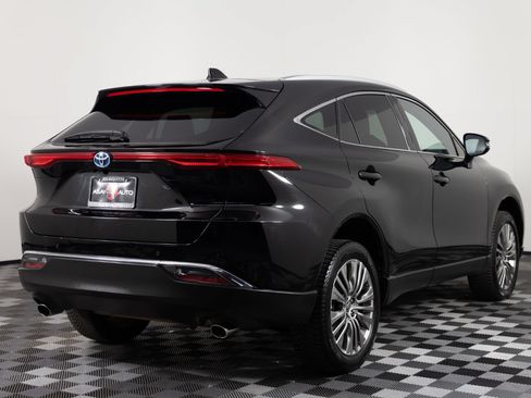 Used 2024 Toyota Venza XLE AWD/4WD image 7