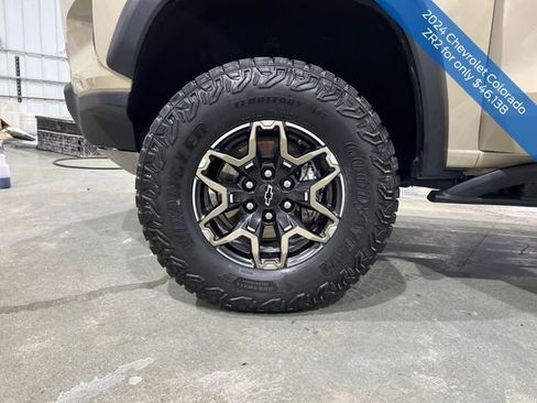 Used 2024 Chevrolet Colorado ZR2 w/ ZR2 Convenience Package III image 22