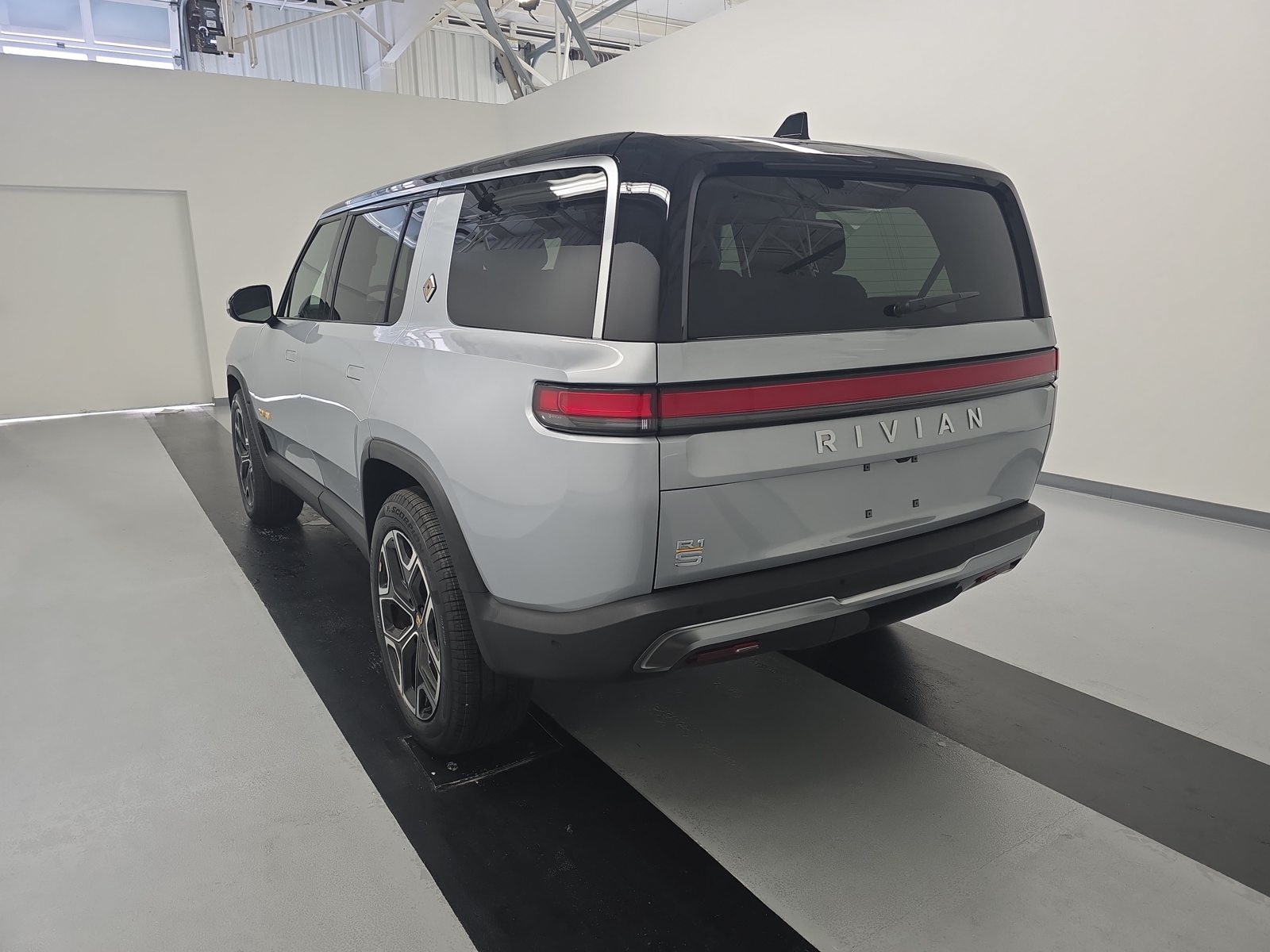 Used 2023 Rivian R1S Adventure Quad AWD/4WD image 3