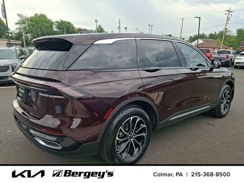 Used 2024 Lincoln Nautilus Premier AWD/4WD image 5