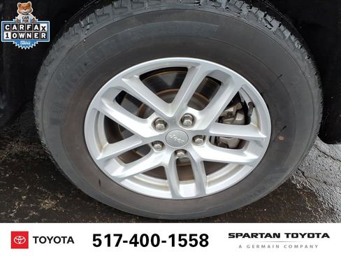 Used 2023 Jeep Grand Cherokee L Laredo image 12