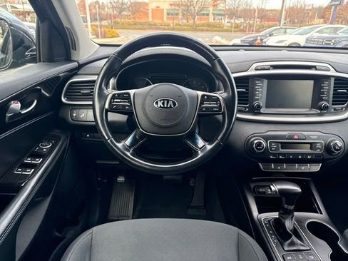 Used 2019 Kia Sorento LX w/ LX Convenience Package image 13