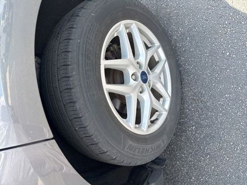 Used 2021 Ford Edge SE FWD image 13