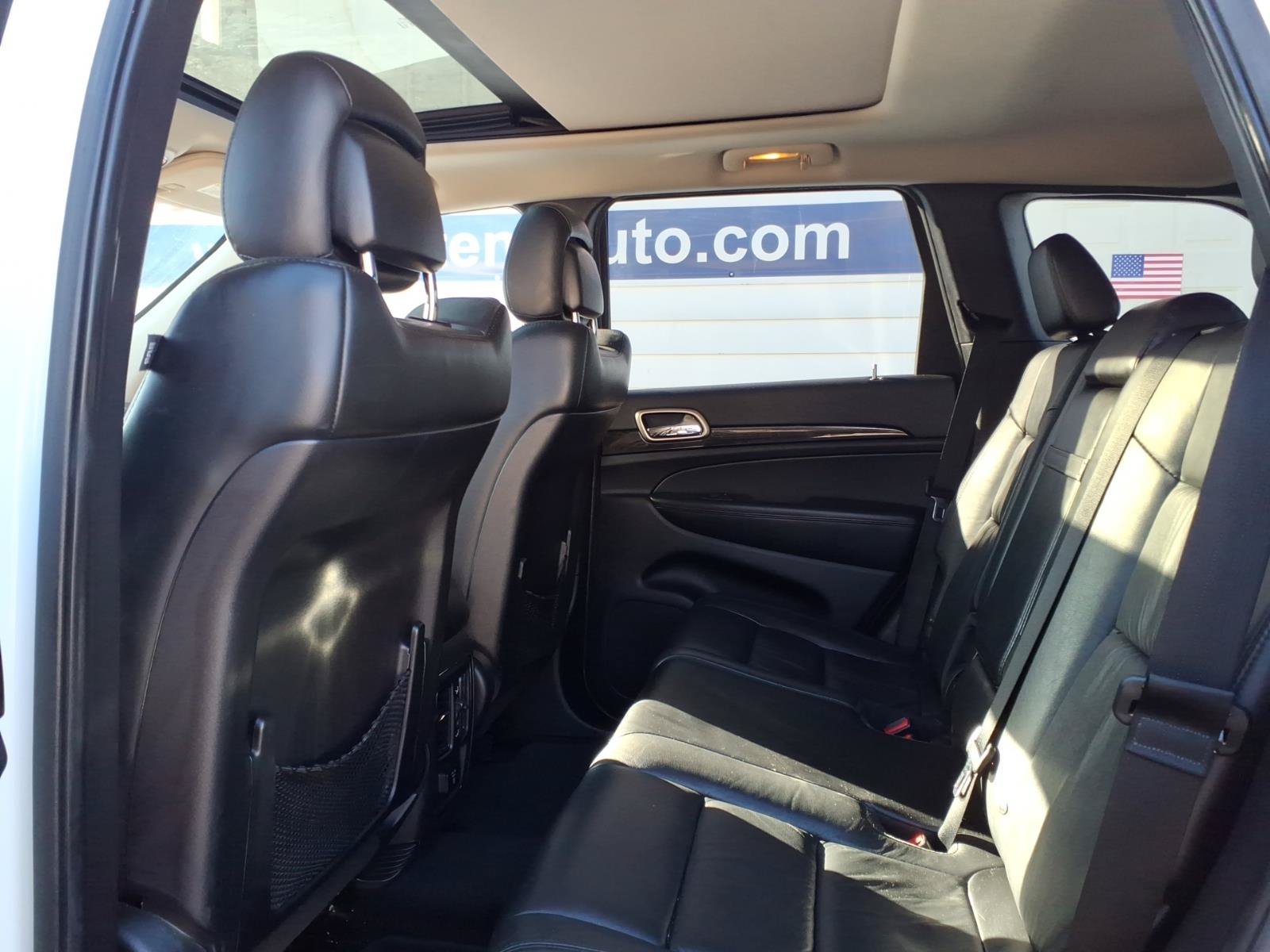 Used 2013 Jeep Grand Cherokee Laredo AWD/4WD image 9