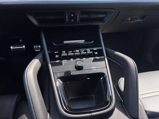 New 2026 Porsche Cayenne Turbo AWD/4WD image 21