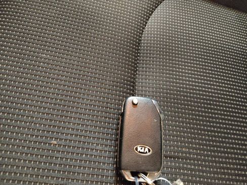 Used 2021 Kia Forte LXS FWD image 32