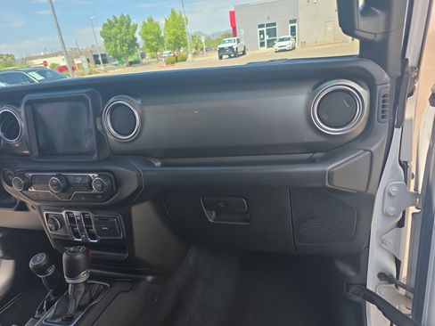 Used 2020 Jeep Wrangler Unlimited Sahara AWD/4WD image 20