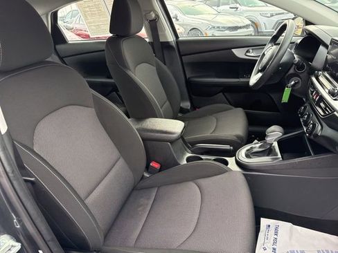 Used 2023 Kia Forte LXS w/ LXS Technology Package image 41