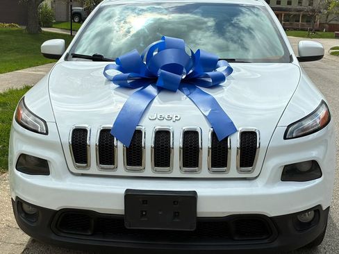 Used 2014 Jeep Cherokee Latitude w/ Cold Weather Group FWD image 2