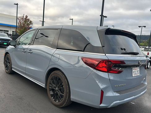 Used 2025 Honda Odyssey Sport-L image 2