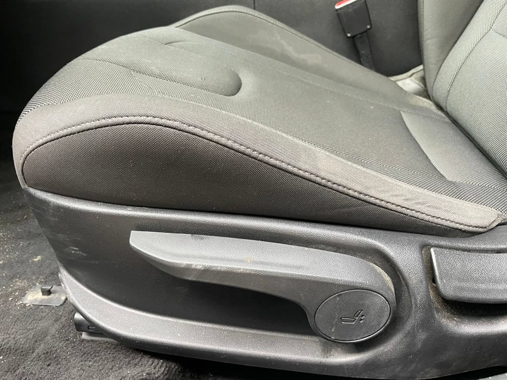 Used 2025 Hyundai Elantra SE FWD image 10