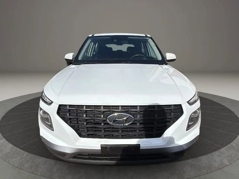 Used 2021 Hyundai Venue SE image 2
