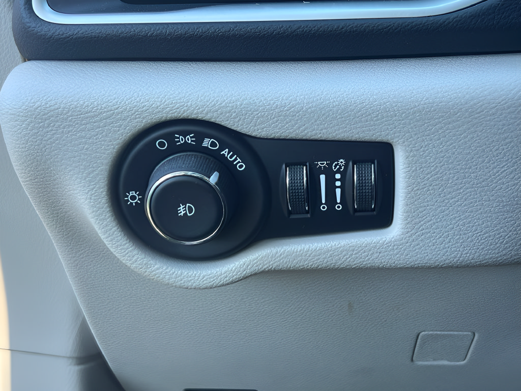 Used 2020 Chrysler Pacifica Touring-L Plus FWD image 20