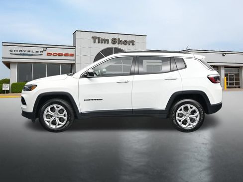 Used 2024 Jeep Compass Latitude w/ Convenience Group AWD/4WD image 2