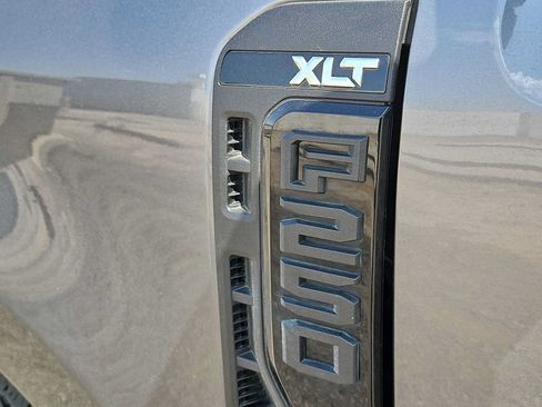 Used 2025 Ford F250 XLT w/ Black Appearance Package AWD/4WD image 11