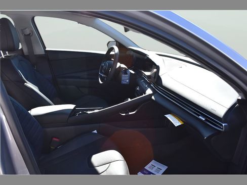 New 2026 Hyundai Elantra Limited FWD image 14