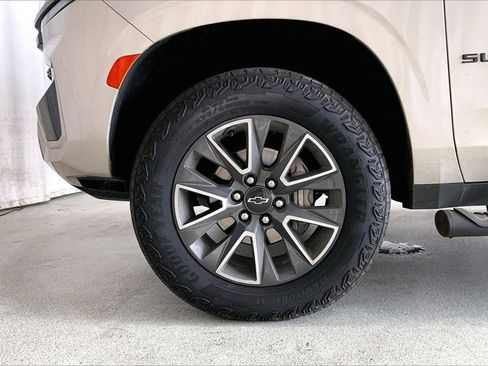 Used 2024 Chevrolet Suburban Z71 w/ Z71 Off-Road Package image 6