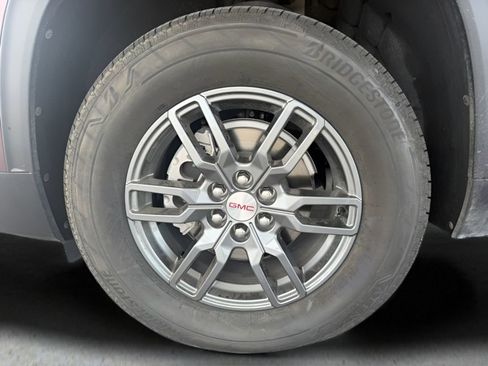 Used 2025 GMC Acadia Elevation image 9