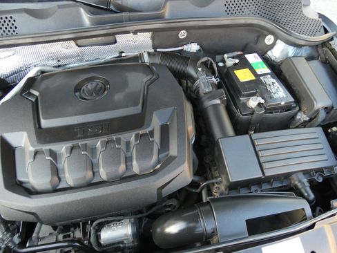 Used 2018 Volkswagen Beetle 2.0T S image 64