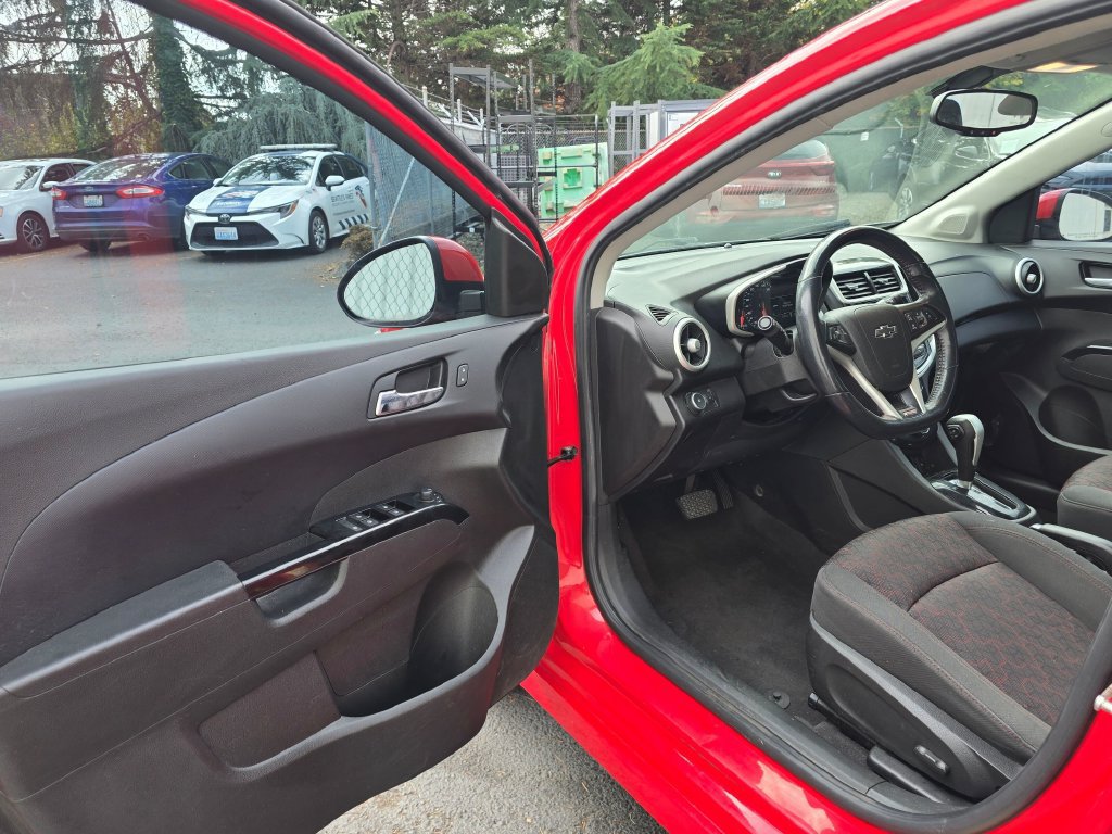 Used 2018 Chevrolet Sonic LT w/ Convenience Package FWD image 7