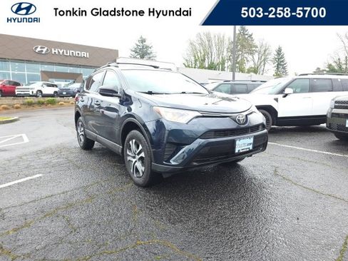 Used 2017 Toyota RAV4 LE image 2