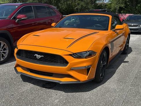 Used 2019 Ford Mustang Convertible RWD image 3