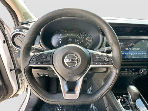 Used 2021 Nissan Kicks SV w/ Exterior Package image 11