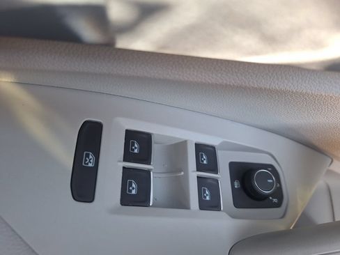 New 2026 Volkswagen Jetta SE FWD image 18