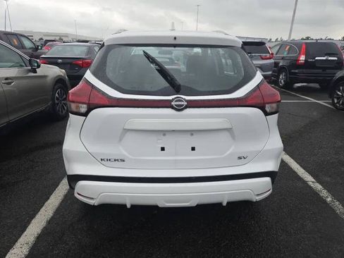 Used 2022 Nissan Kicks SV FWD image 3