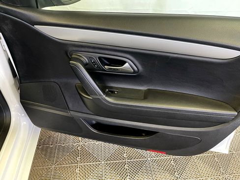Used 2010 Volkswagen CC Sport image 14