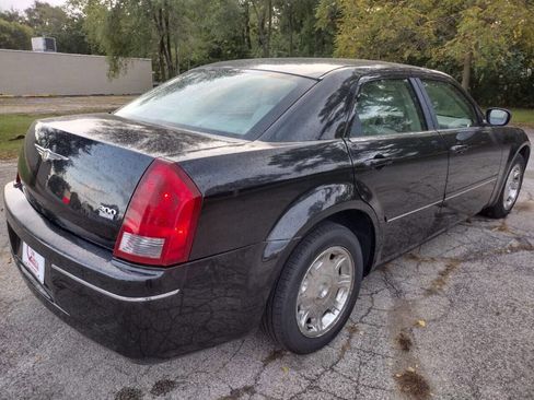 Used 2005 Chrysler 300 Touring image 6
