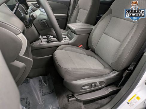 Used 2023 Chevrolet Traverse LT image 11