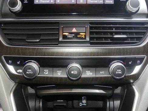 Used 2020 Honda Accord Touring image 39