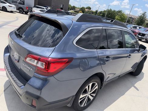 Used 2018 Subaru Outback 3.6R Limited AWD/4WD image 4