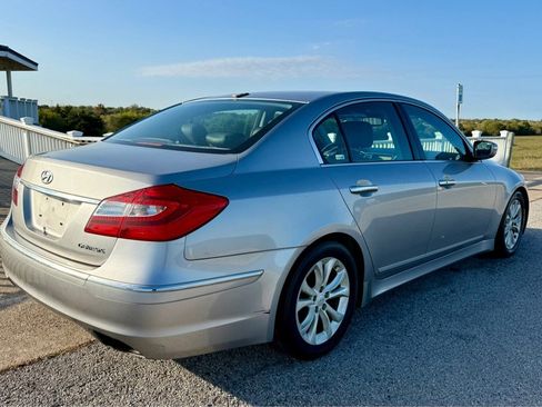 Used 2012 Hyundai Genesis 3.8 image 5