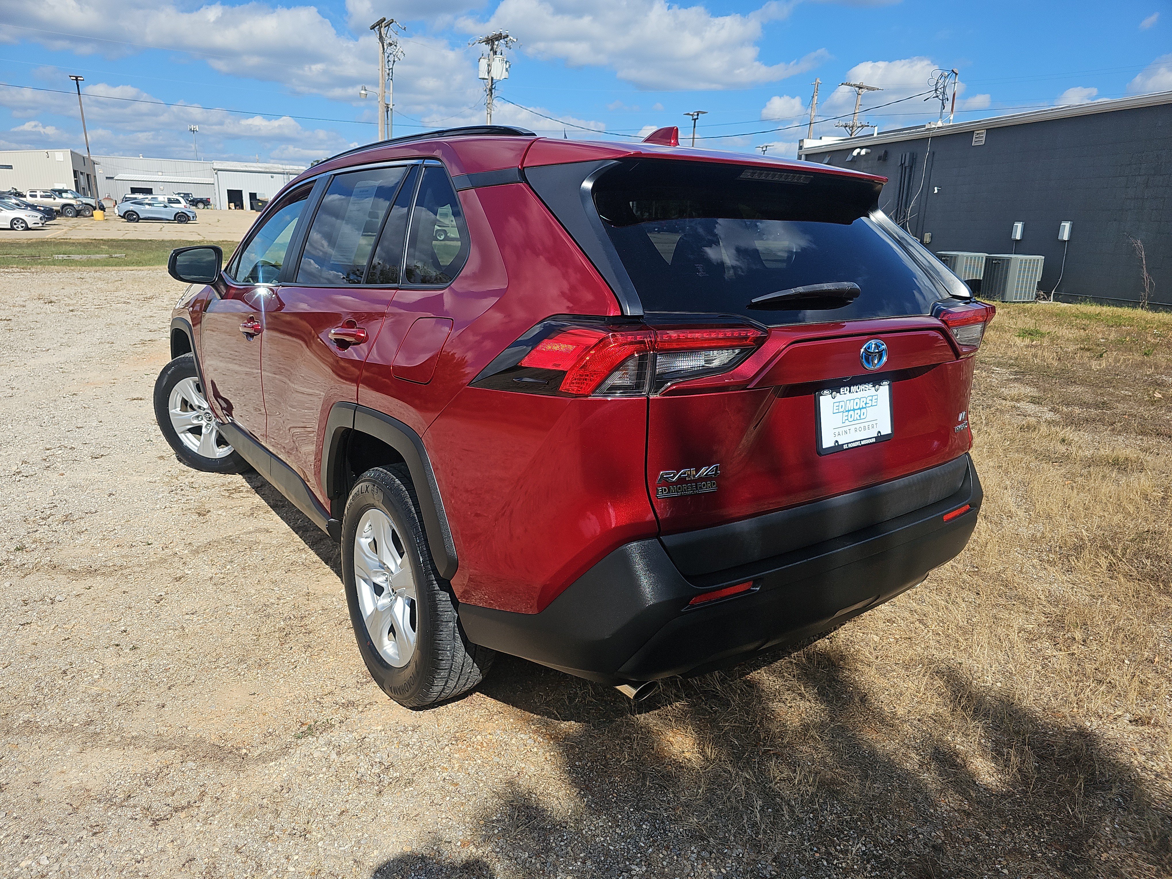 Used 2019 Toyota RAV4 LE w/ Carpet Mat Package AWD/4WD image 6