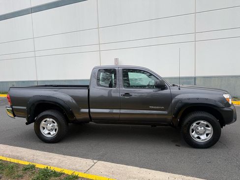 Used 2014 Toyota Tacoma 4x4 Access Cab image 11