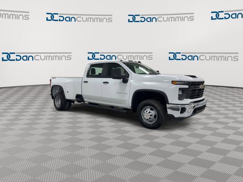 Used 2024 Chevrolet Silverado 3500 W/T image 2