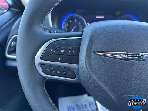 Used 2025 Chrysler Pacifica Select image 65